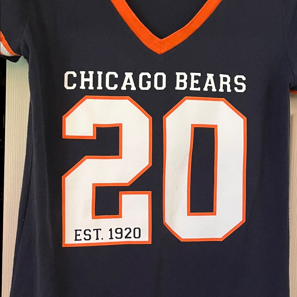 Chicago Bears Women's V-Neck Tee
